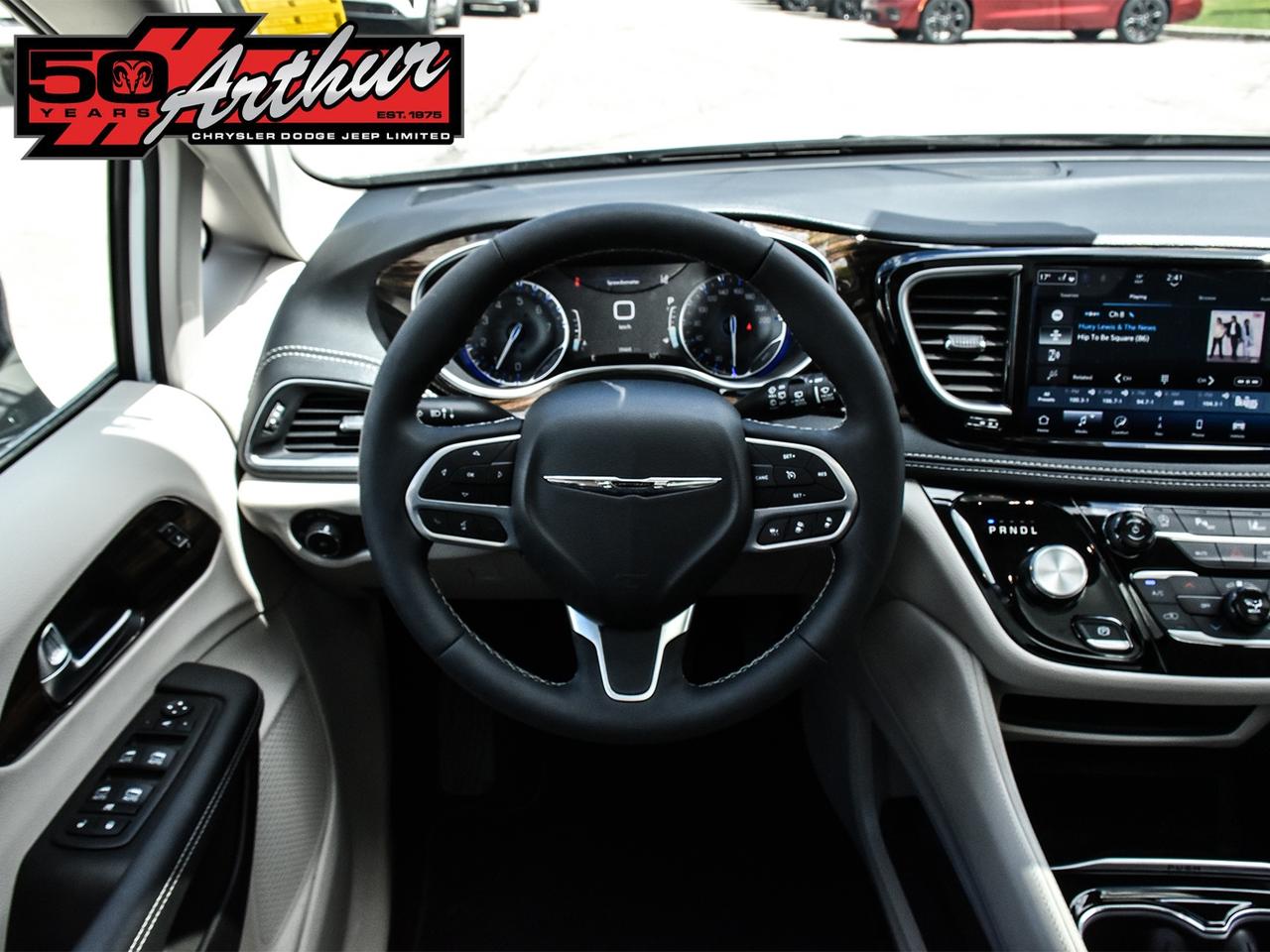 2024 Chrysler Pacifica Limited Photo