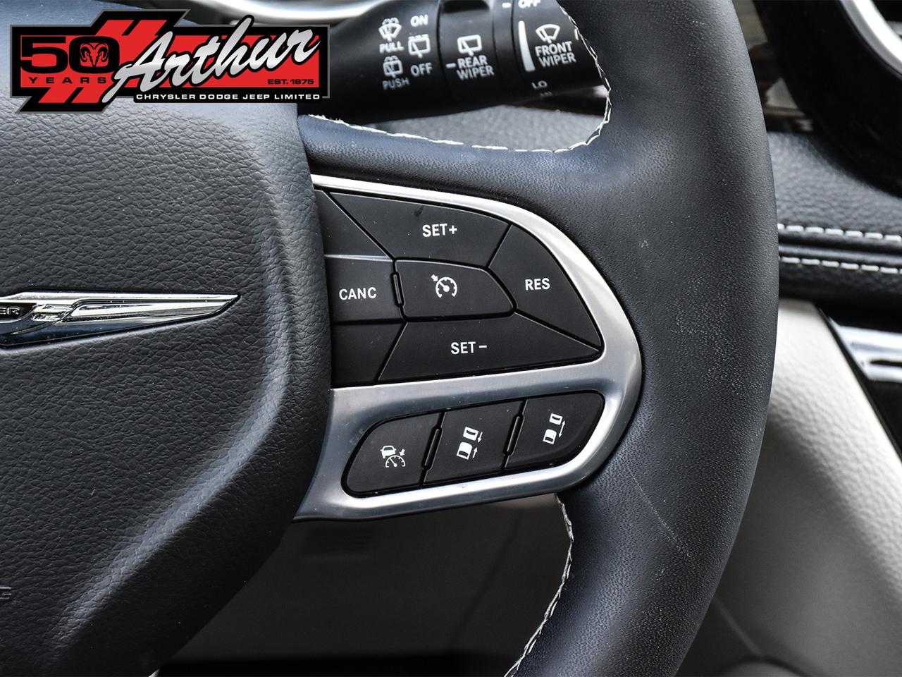 2024 Chrysler Pacifica Limited Photo