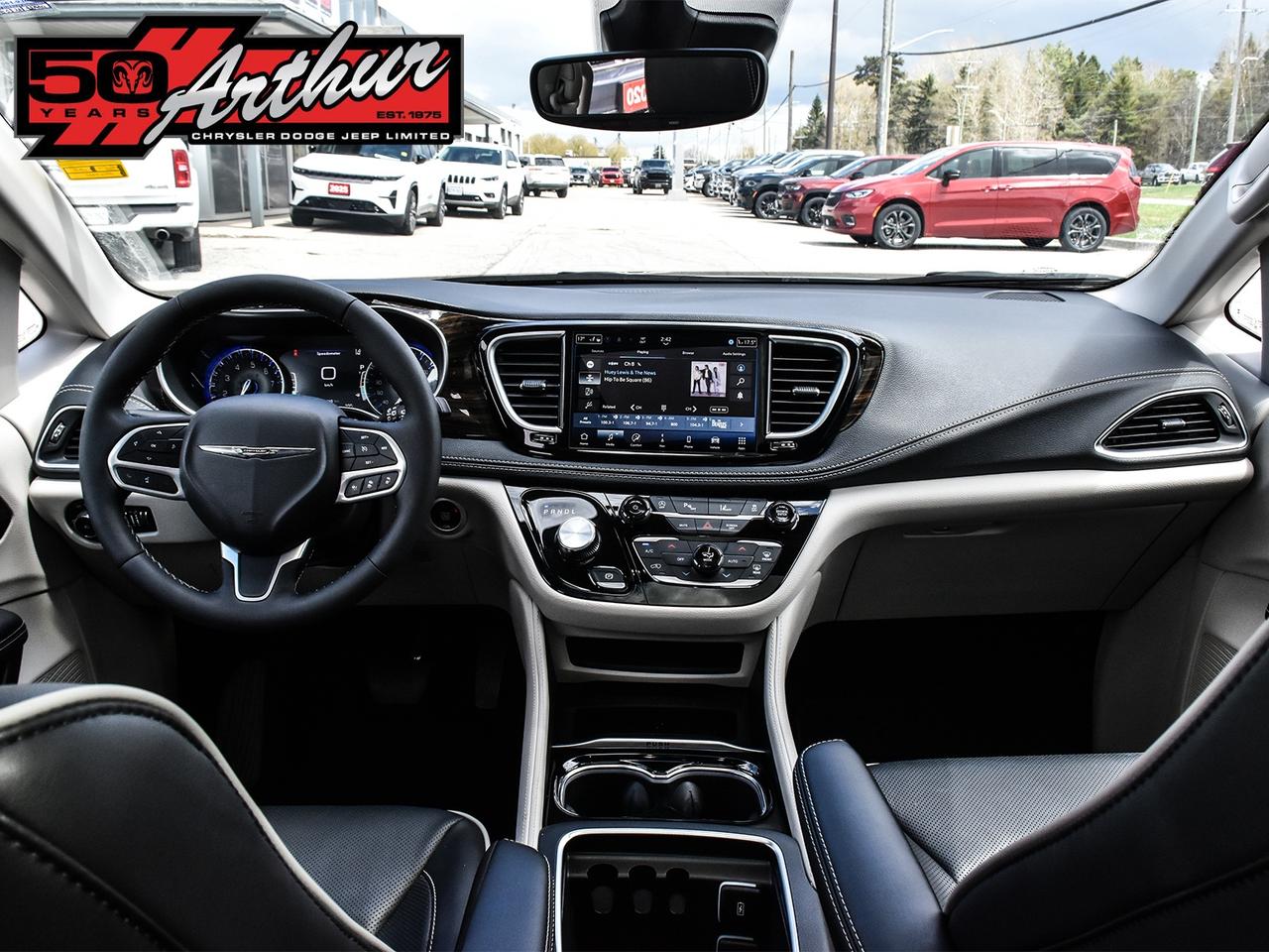 2024 Chrysler Pacifica Limited Photo