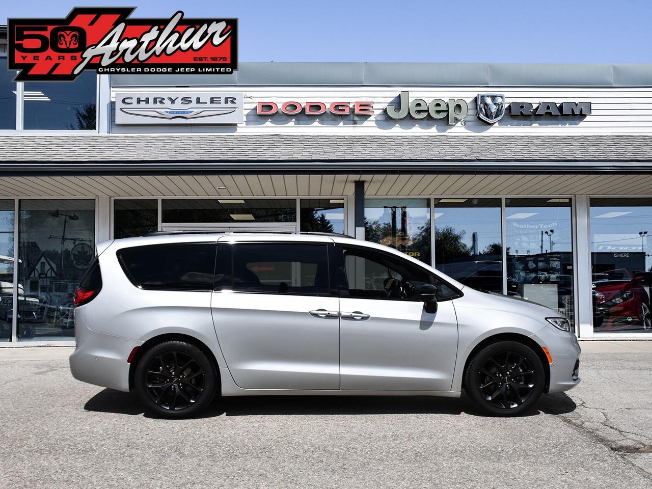 2024 Chrysler Pacifica LIMITED S APPEARANCE WITH DVD Photo2
