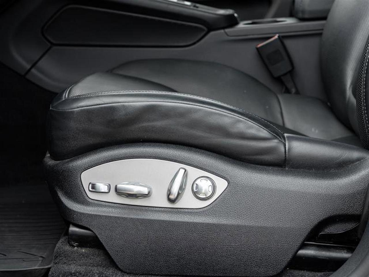 2023 Porsche Macan AWD Existing Warranty Until March 2028 Premium Pkg Photo