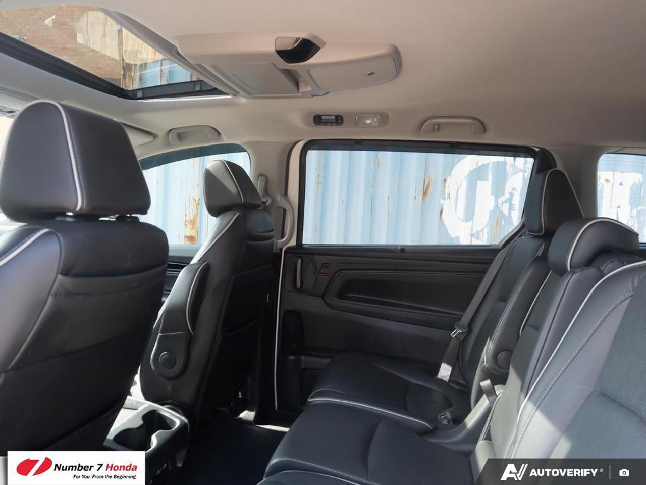 2022 Honda Odyssey Touring *NO REPORTED ACCIDENTS*ONE OWNER* Photo