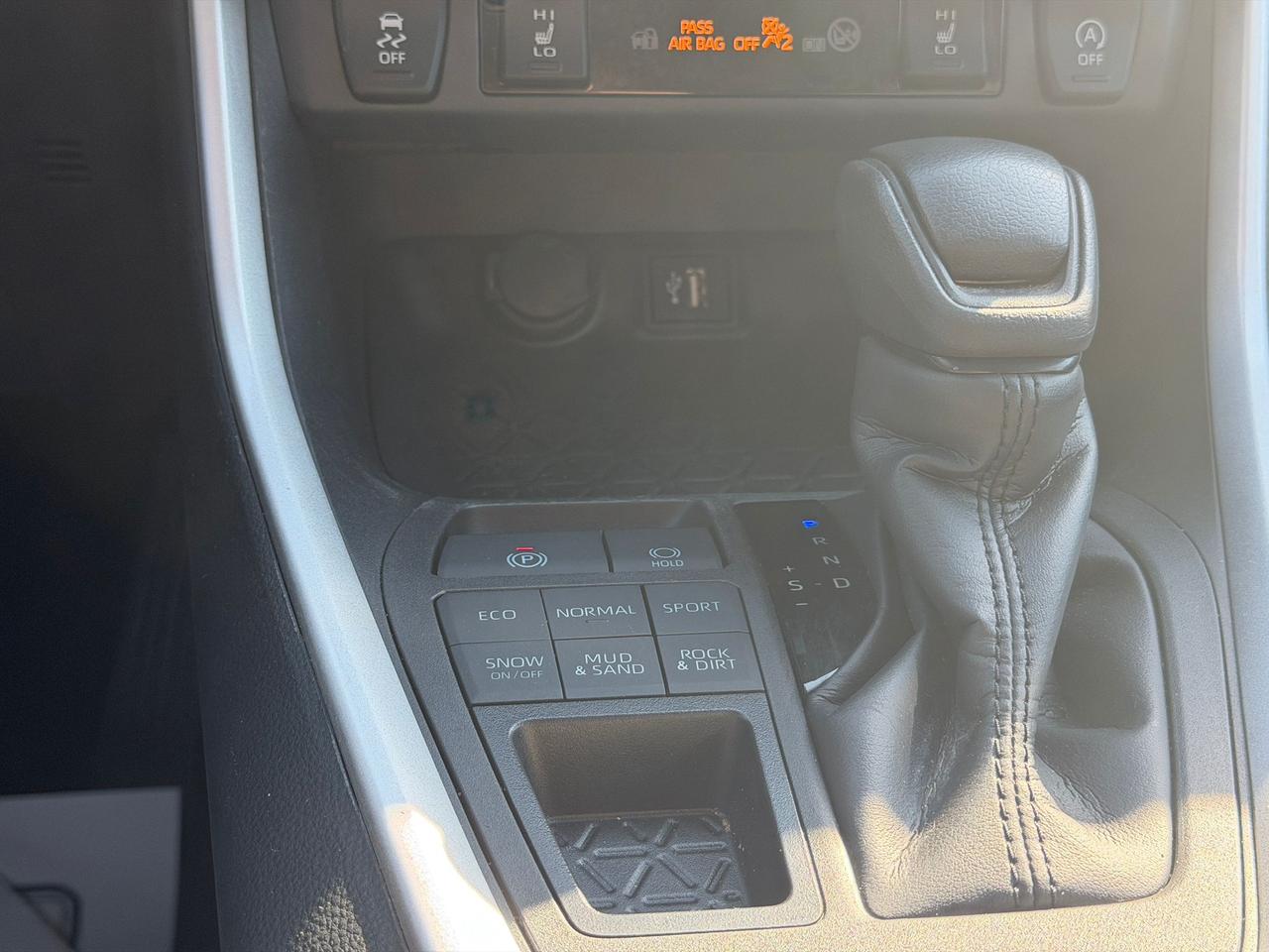 2024 Toyota RAV4 LE Photo