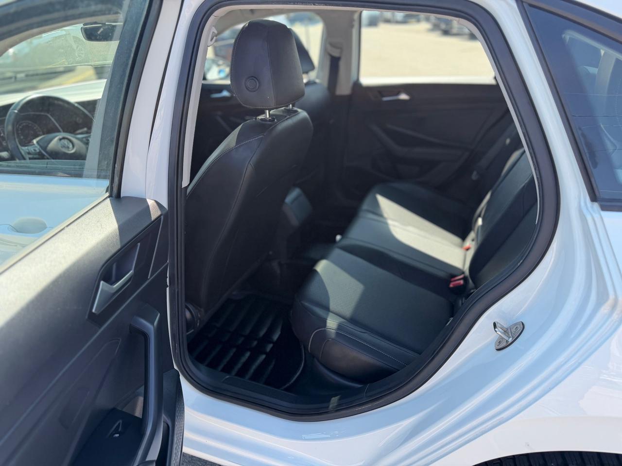 2019 Volkswagen Jetta SEL Photo