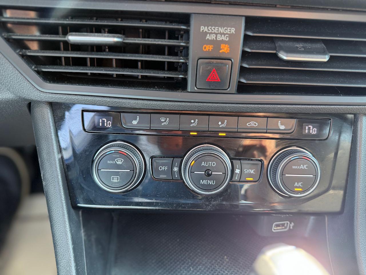 2019 Volkswagen Jetta SEL Photo