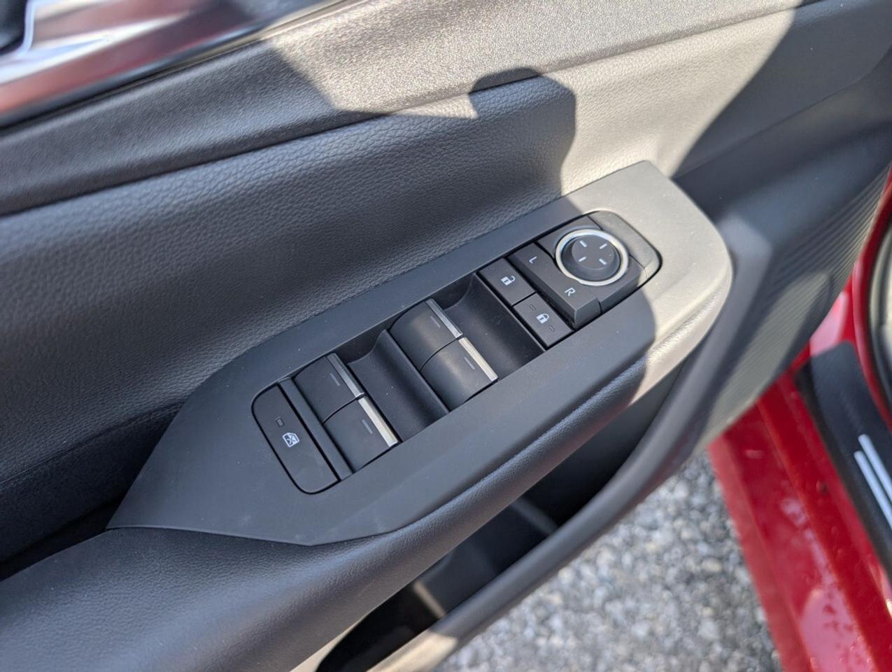 2025 Toyota Prius XSE Photo