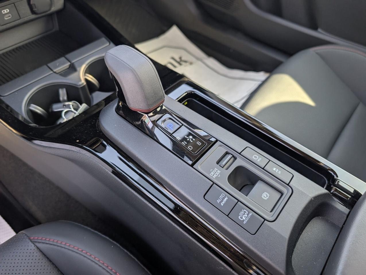 2025 Toyota Prius XSE Photo