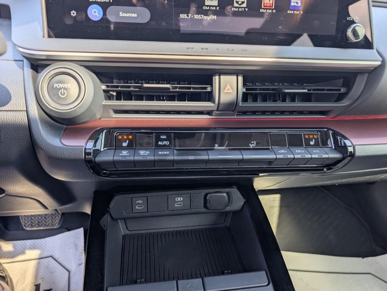 2025 Toyota Prius XSE Photo