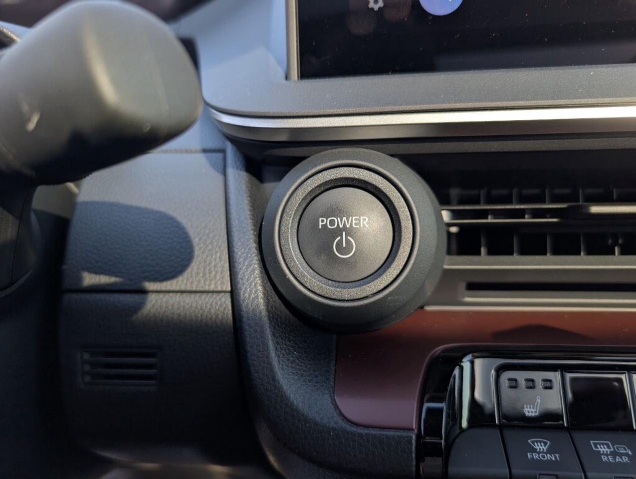 2025 Toyota Prius XSE Photo