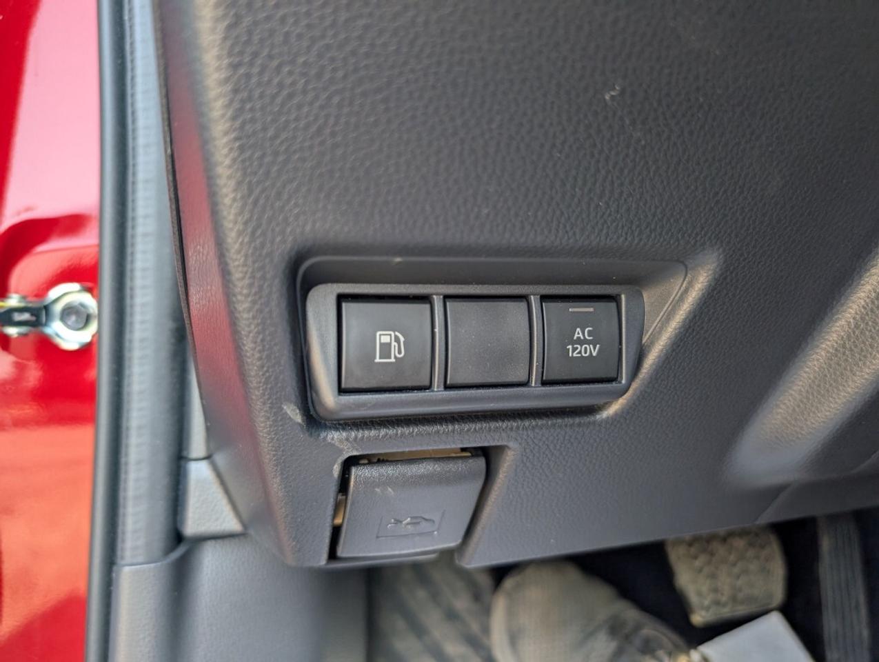 2025 Toyota Prius XSE Photo