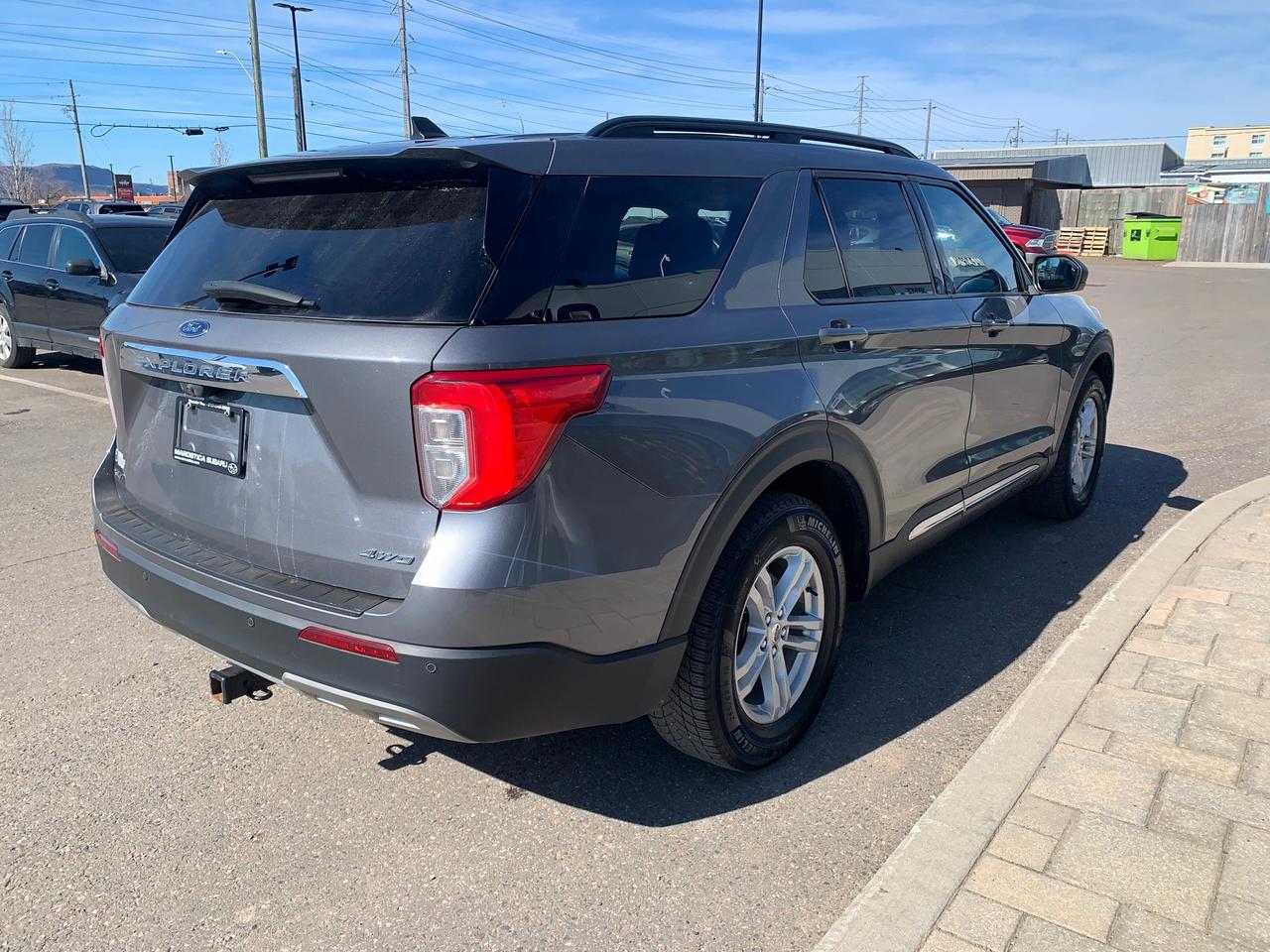 2021 Ford Explorer XLT 4DR 4X4 Photo4