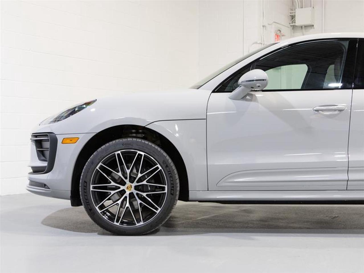 2026 Porsche Macan AWD Photo
