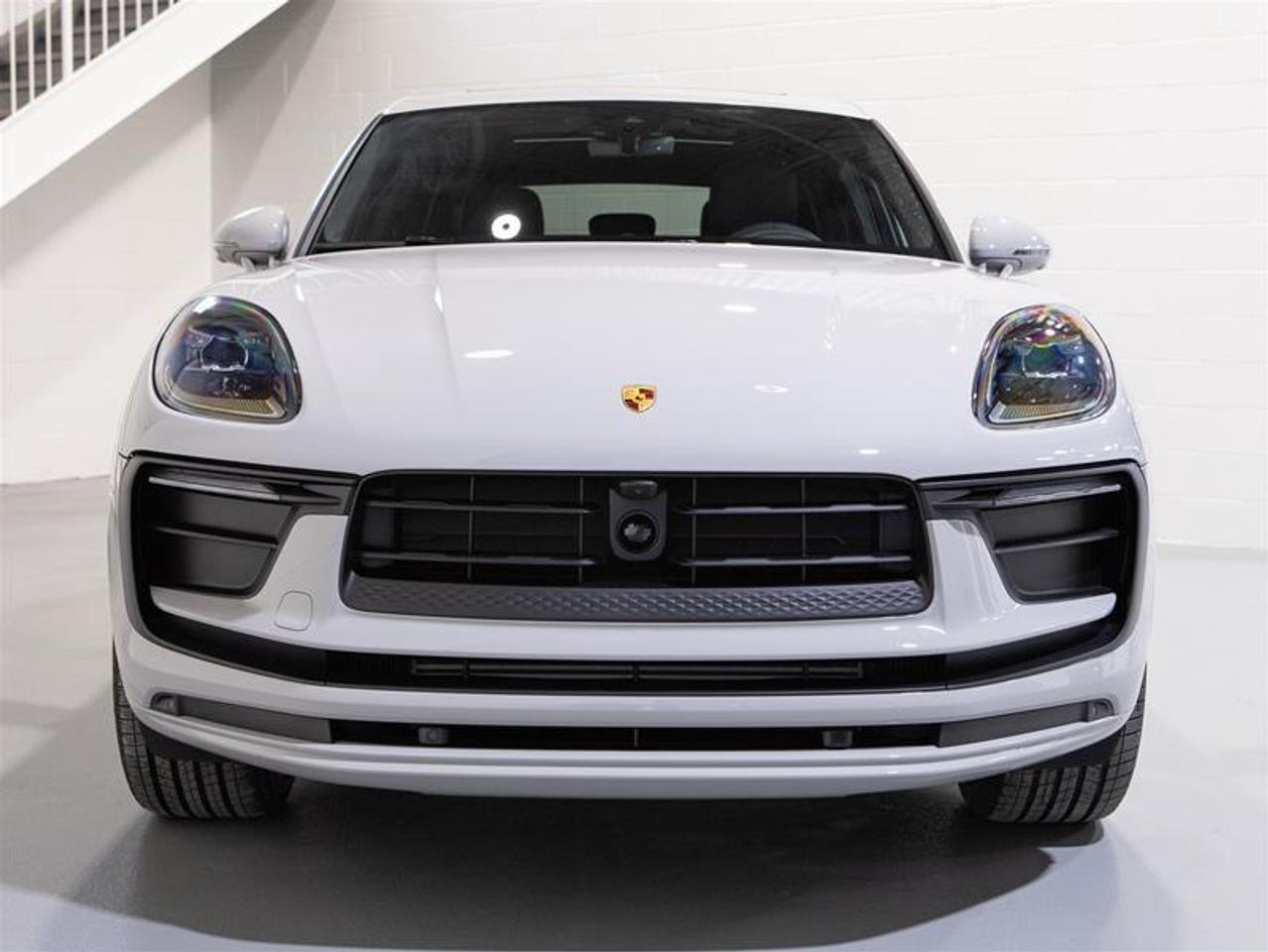 2026 Porsche Macan AWD Photo