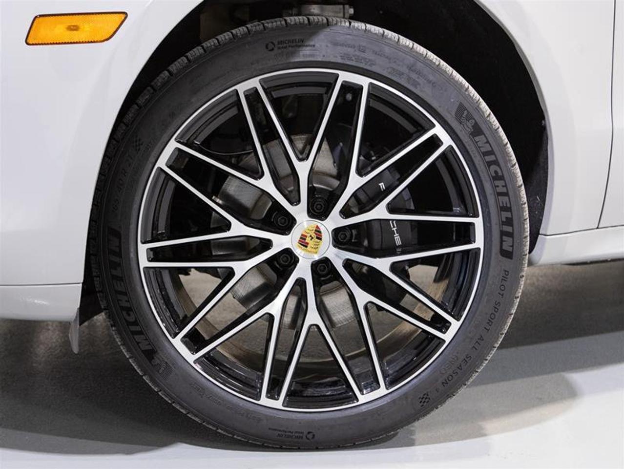 2026 Porsche Macan AWD Photo