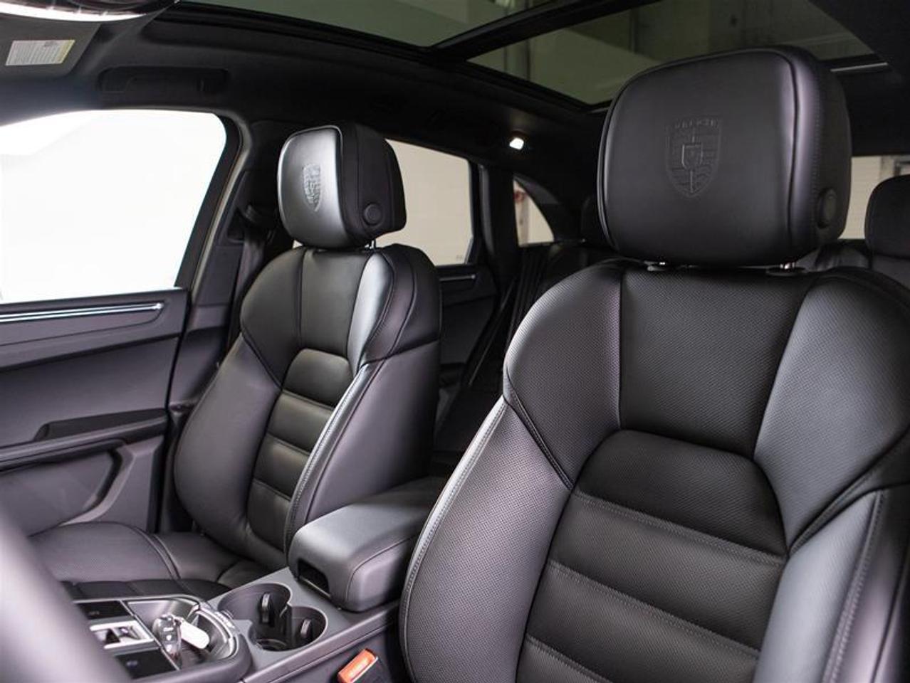 2026 Porsche Macan AWD Photo