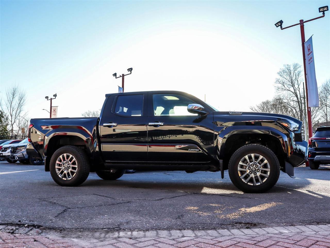 2025 Toyota Tacoma HYBRID SB DOUBLE CAB LIMITED Photo