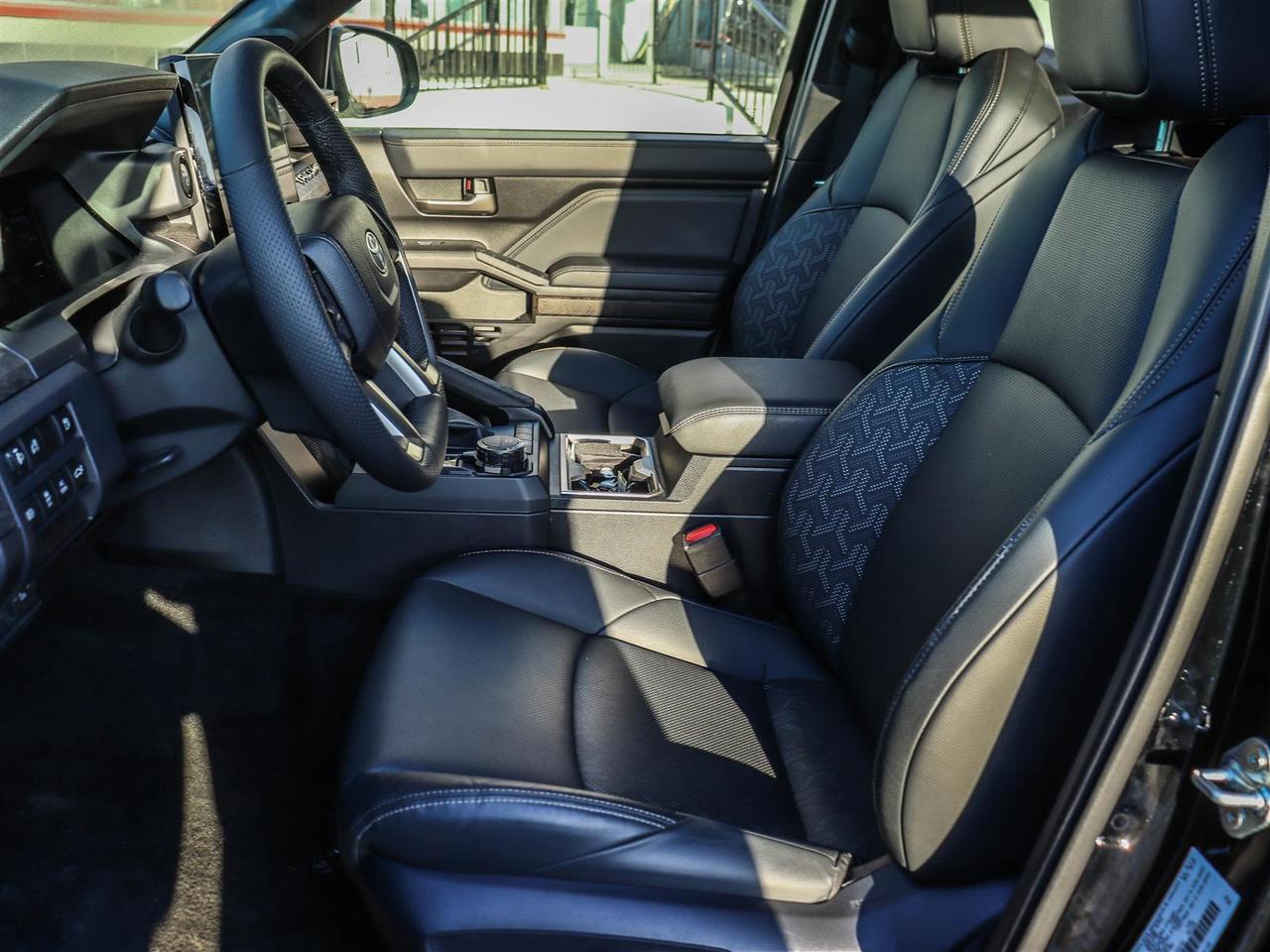 2025 Toyota Tacoma HYBRID SB DOUBLE CAB LIMITED Photo