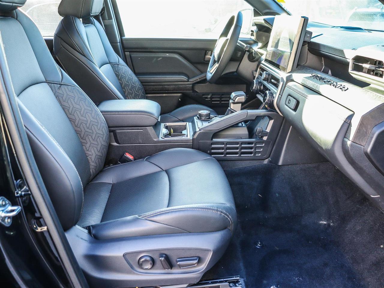 2025 Toyota Tacoma HYBRID SB DOUBLE CAB LIMITED Photo