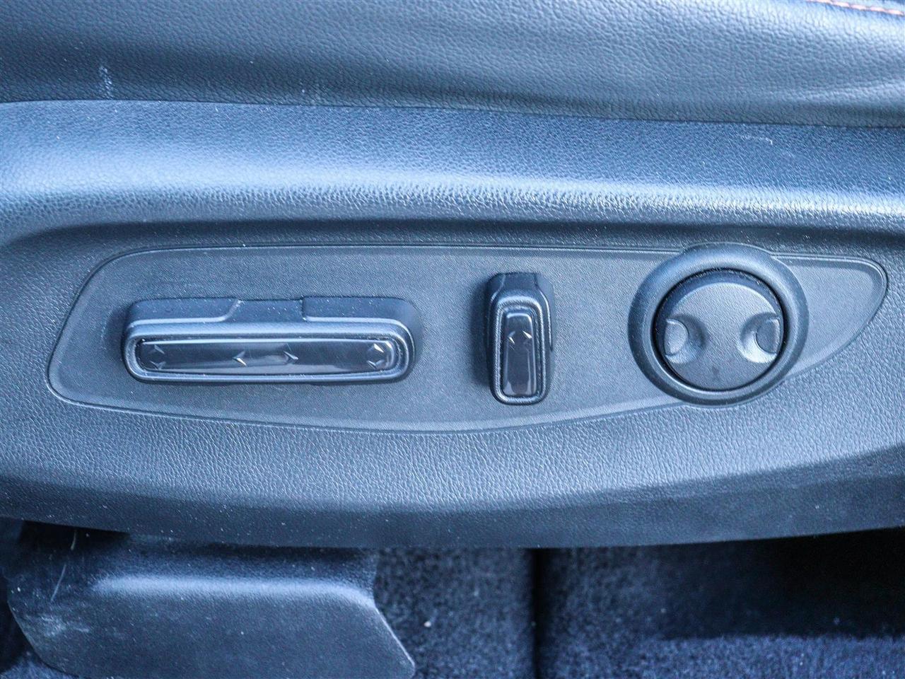 2023 Honda CR-V Hybrid Touring LEATHER NAVI SUNROOF Photo