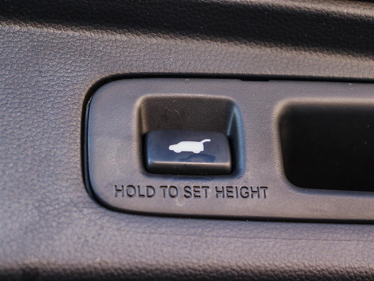 2023 Honda CR-V Hybrid Touring LEATHER NAVI SUNROOF Photo