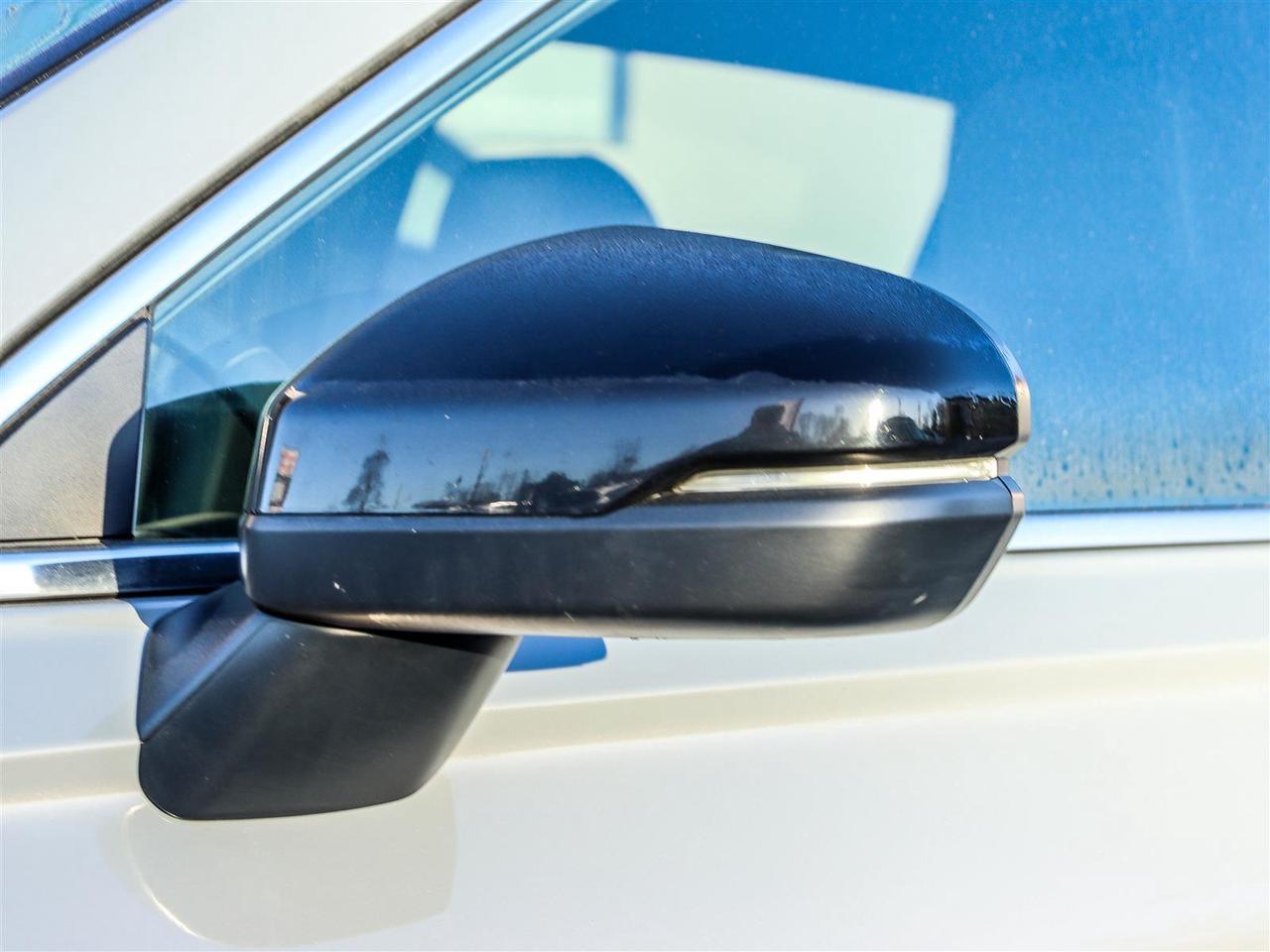 2023 Honda CR-V Hybrid Touring LEATHER NAVI SUNROOF Photo