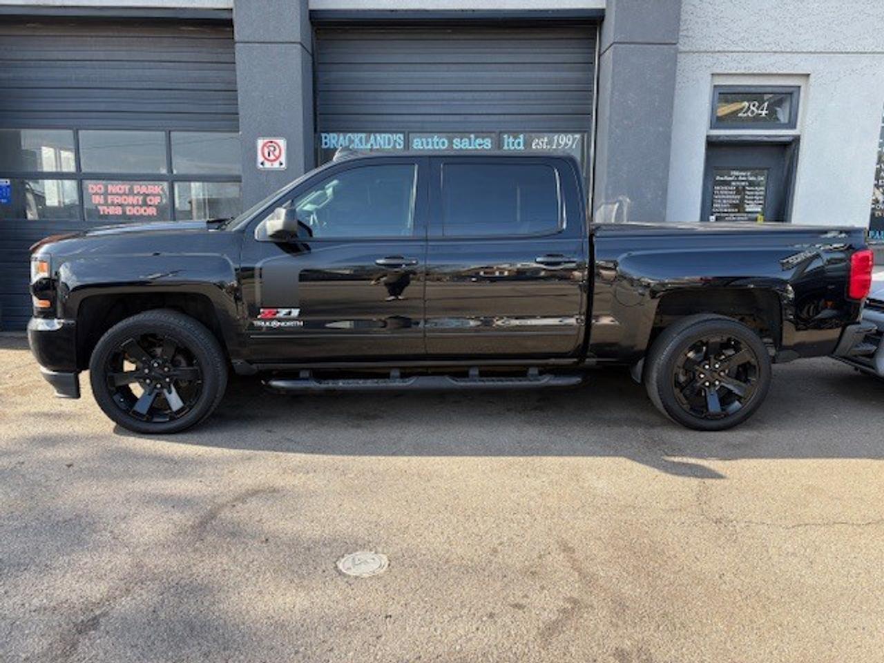 2017 Chevrolet Silverado 1500 4WD Crew Cab w-2LT, TRUE NORTH EDITION, SHARP!! Photo