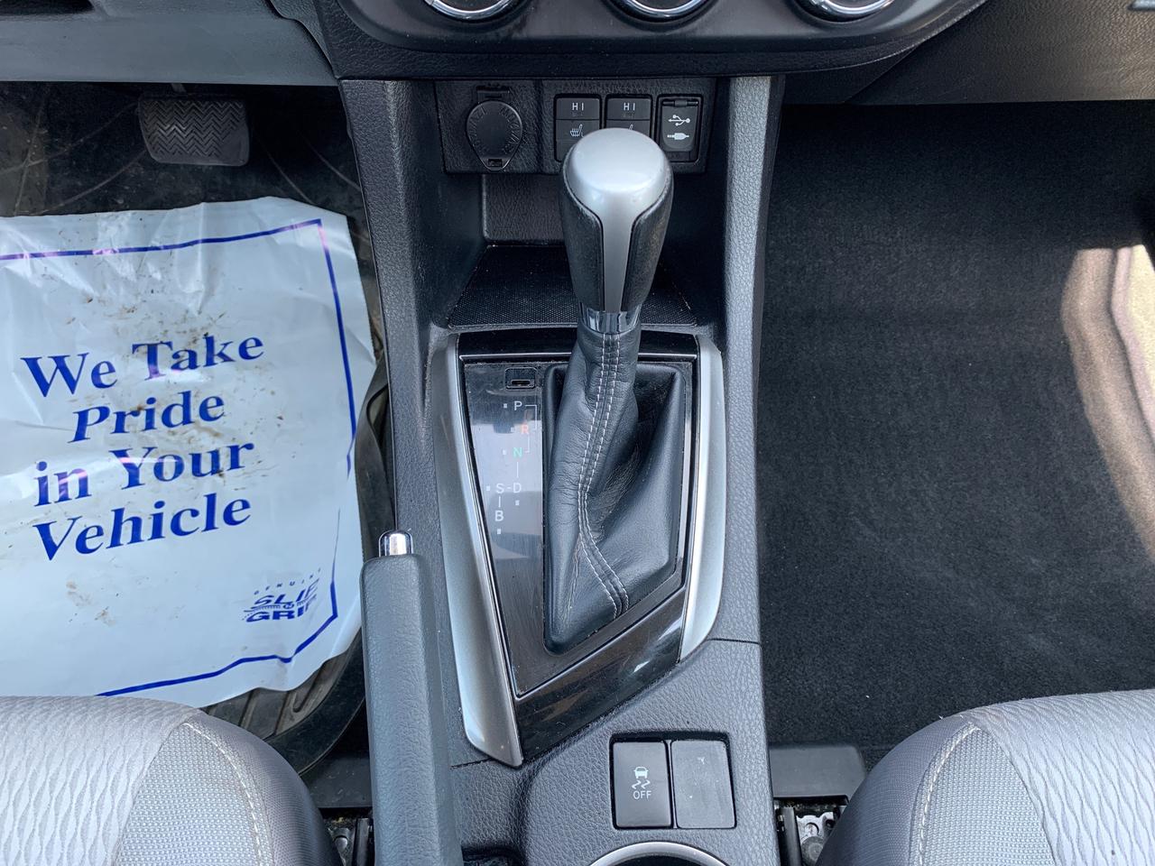 2014 Toyota Corolla 4dr Sdn CVT LE Photo