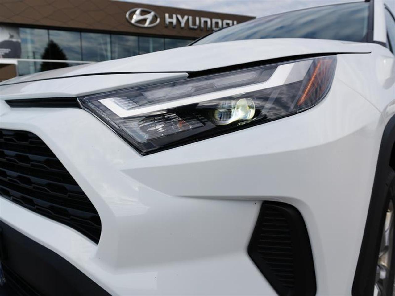 2022 Toyota RAV4 Hybrid  Photo4