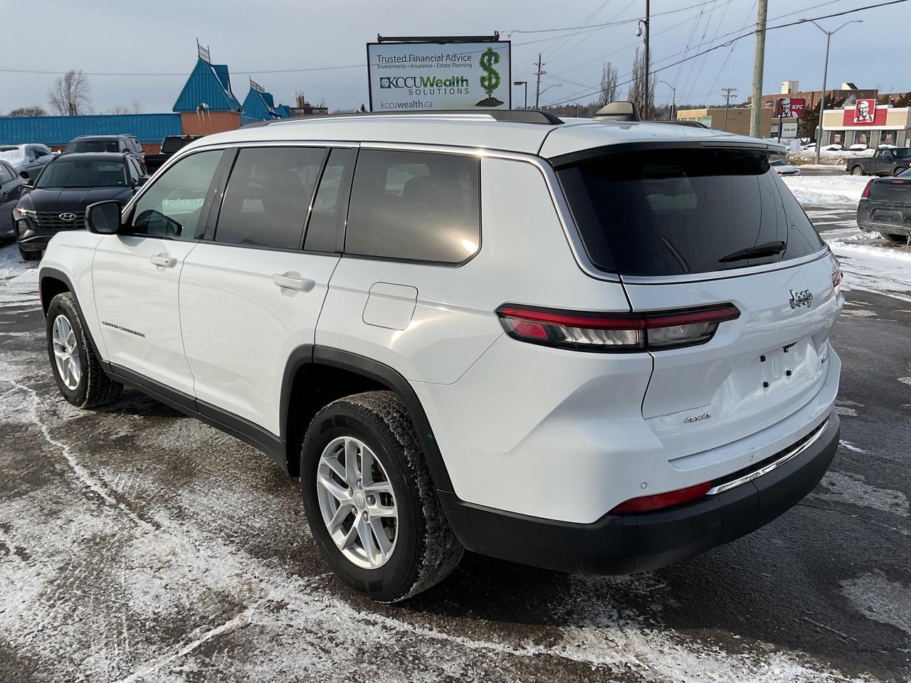 2023 Jeep Grand Cherokee L Laredo 4dr 4x4 Photo4