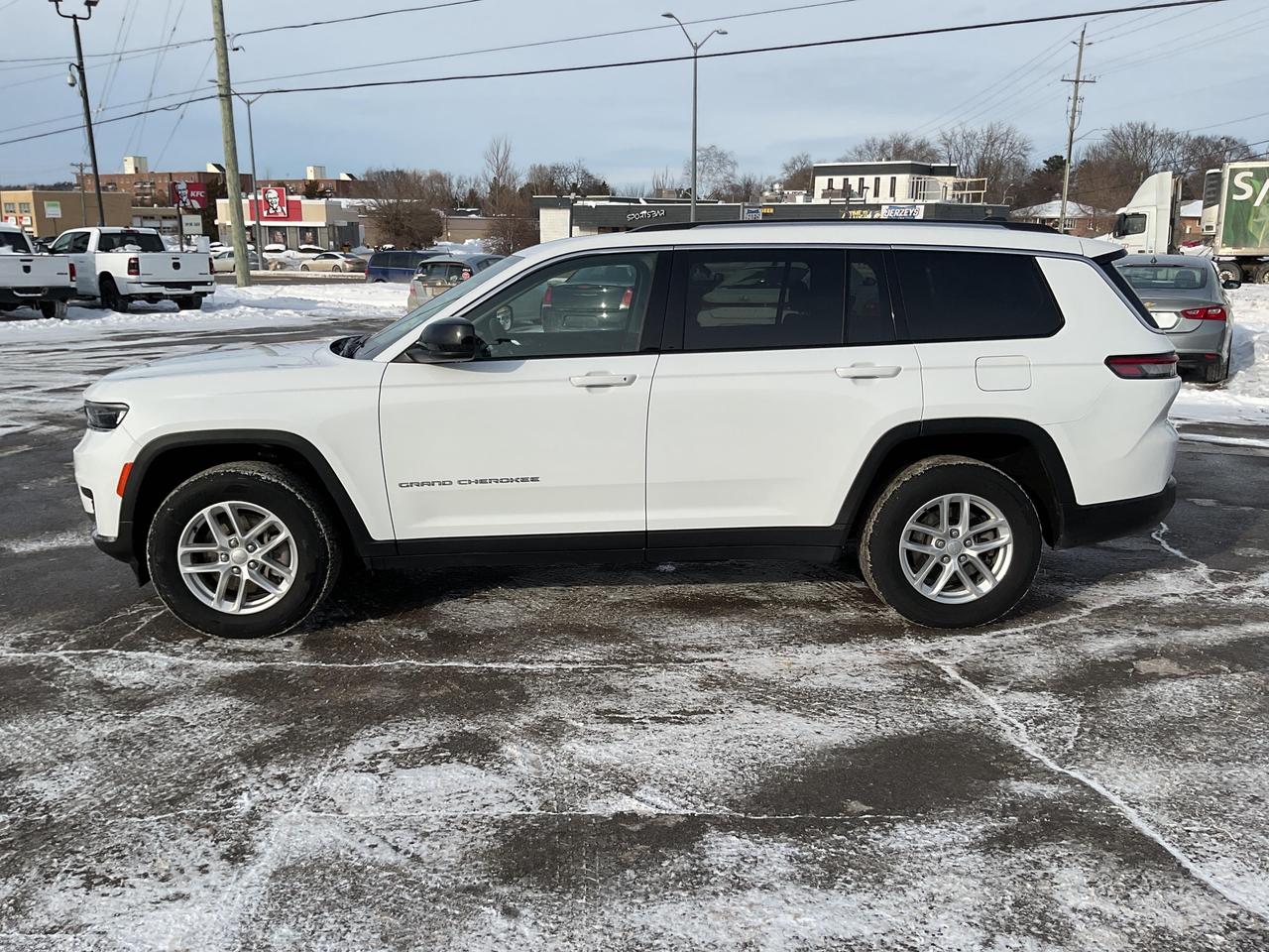2023 Jeep Grand Cherokee L Laredo 4dr 4x4 Photo