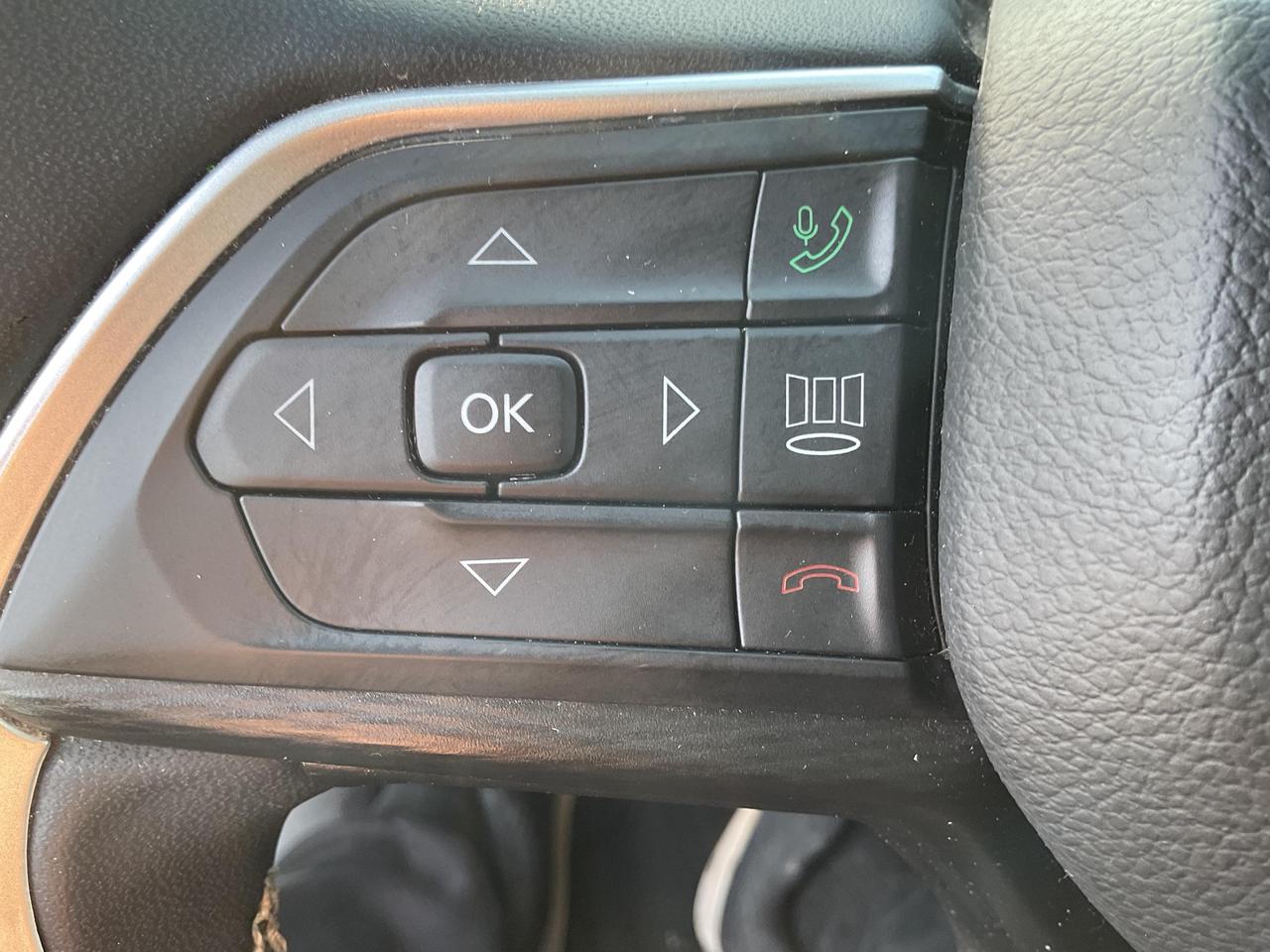 2023 Jeep Grand Cherokee L Laredo 4dr 4x4 Photo