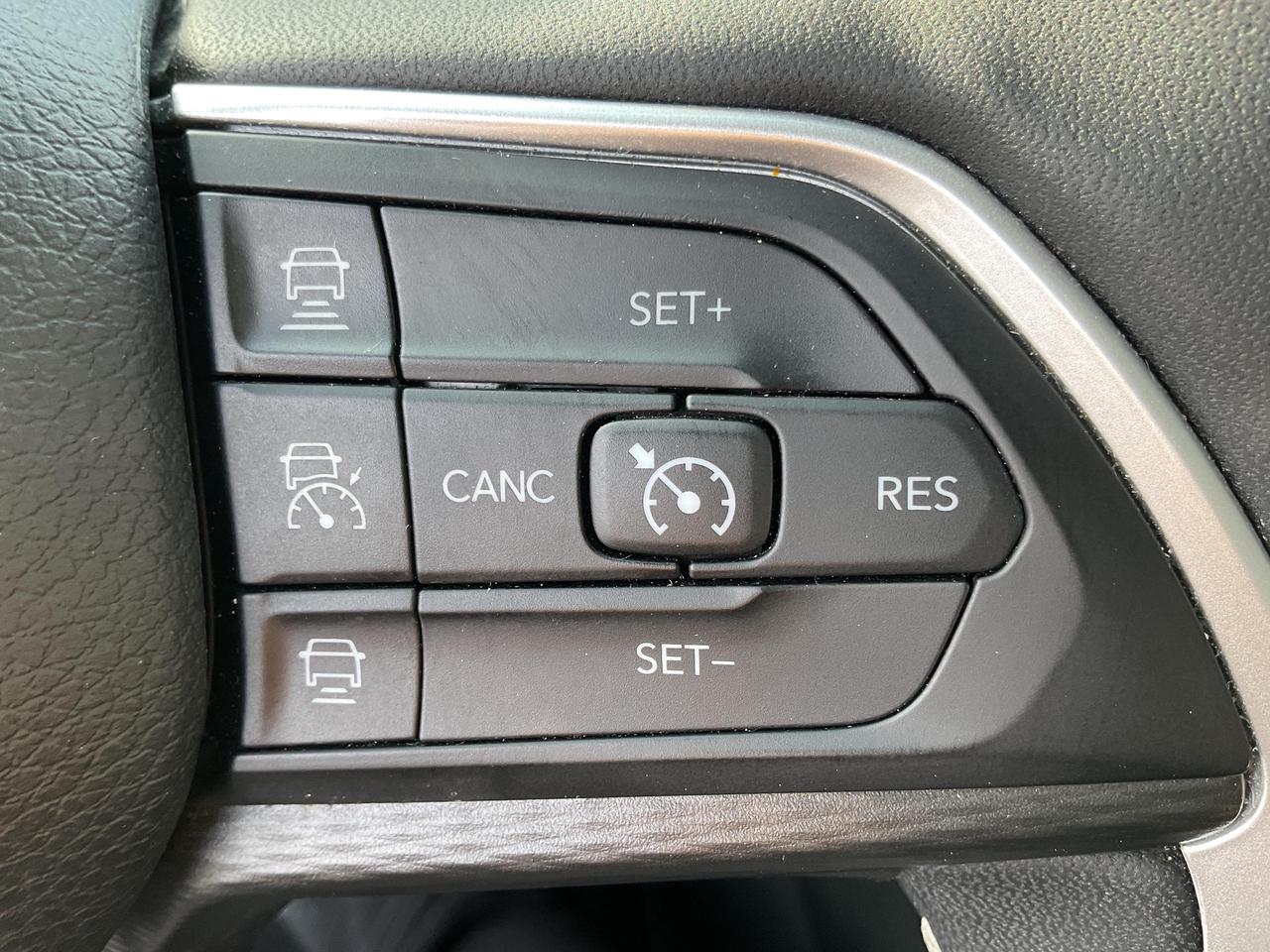 2023 Jeep Grand Cherokee L Laredo 4dr 4x4 Photo