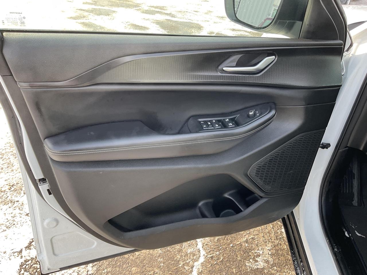 2023 Jeep Grand Cherokee L Laredo 4dr 4x4 Photo