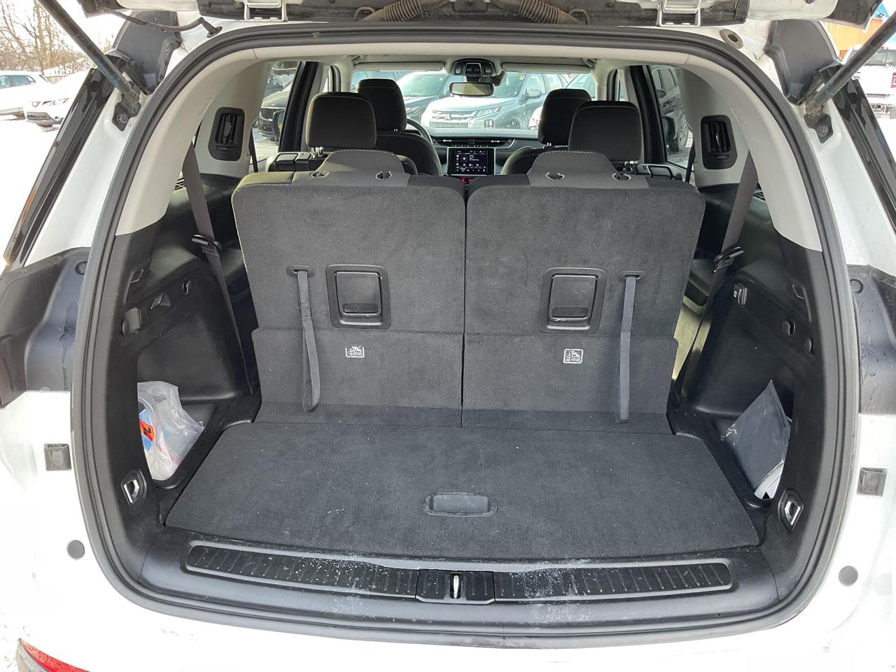 2023 Jeep Grand Cherokee L Laredo 4dr 4x4 Photo