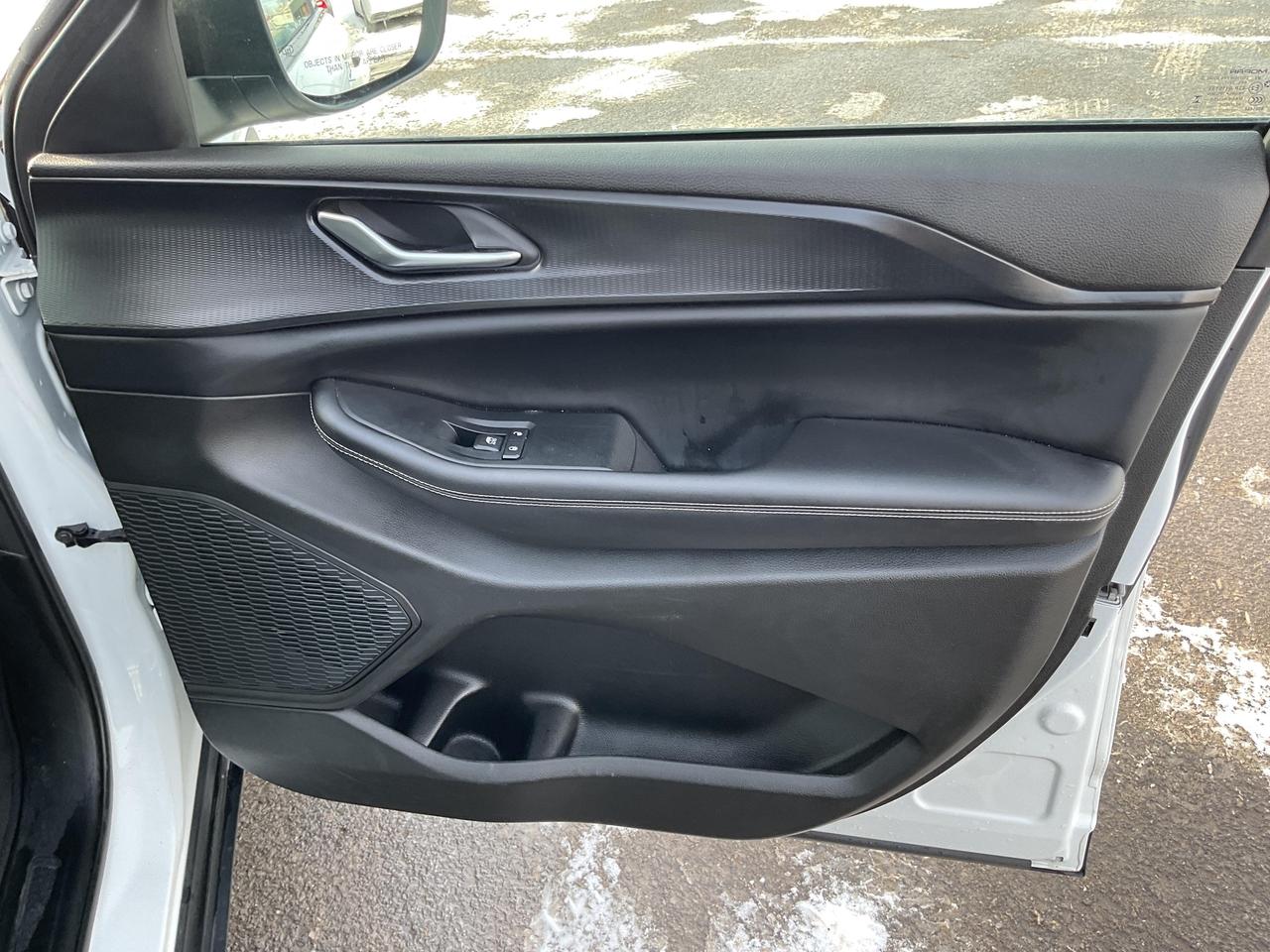 2023 Jeep Grand Cherokee L Laredo 4dr 4x4 Photo