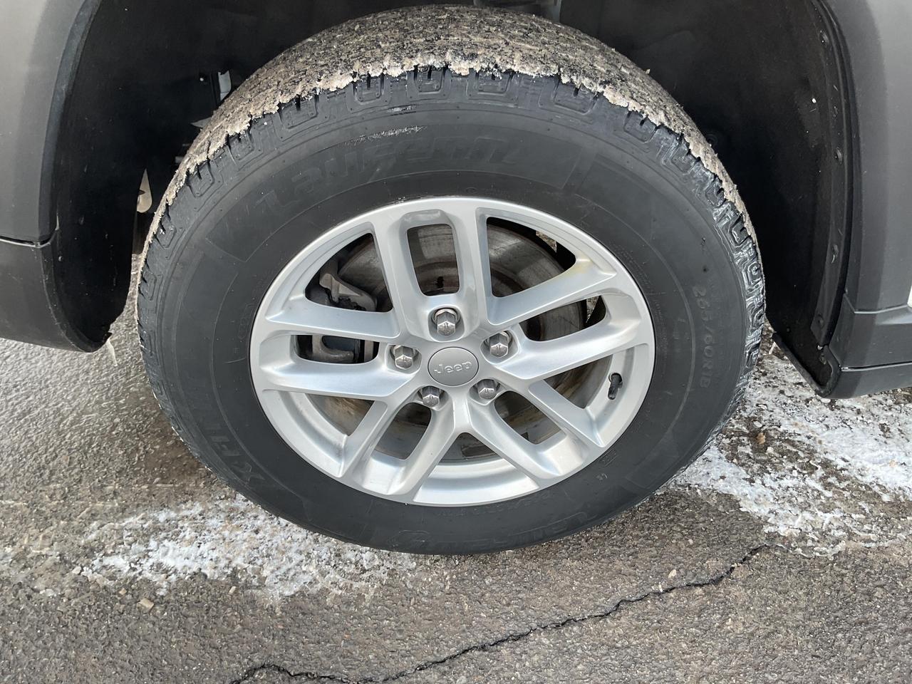 2023 Jeep Grand Cherokee L Laredo 4dr 4x4 Photo