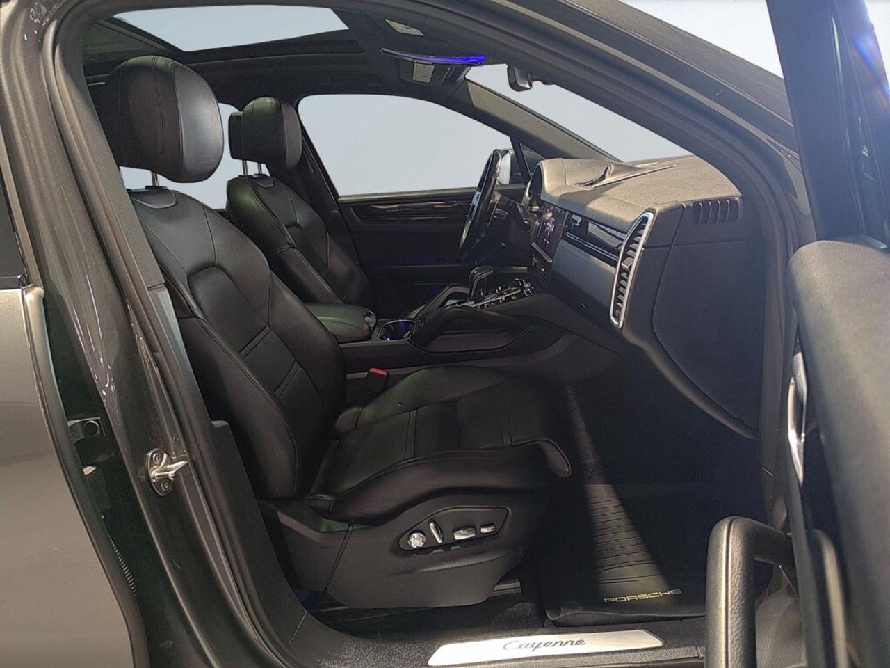 2019 Porsche Cayenne Premium Spec Cayenne AWD   Panoramic Roof   Black Photo
