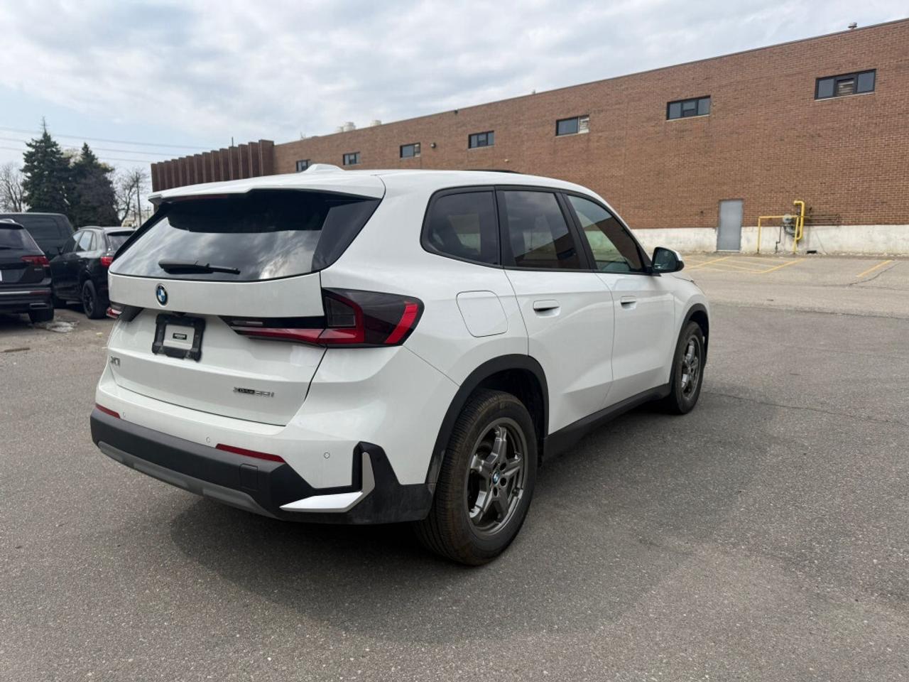 2023 BMW X1 Loaded X1 xDrive28i   Pano Roof   Heated Seats   R Photo
