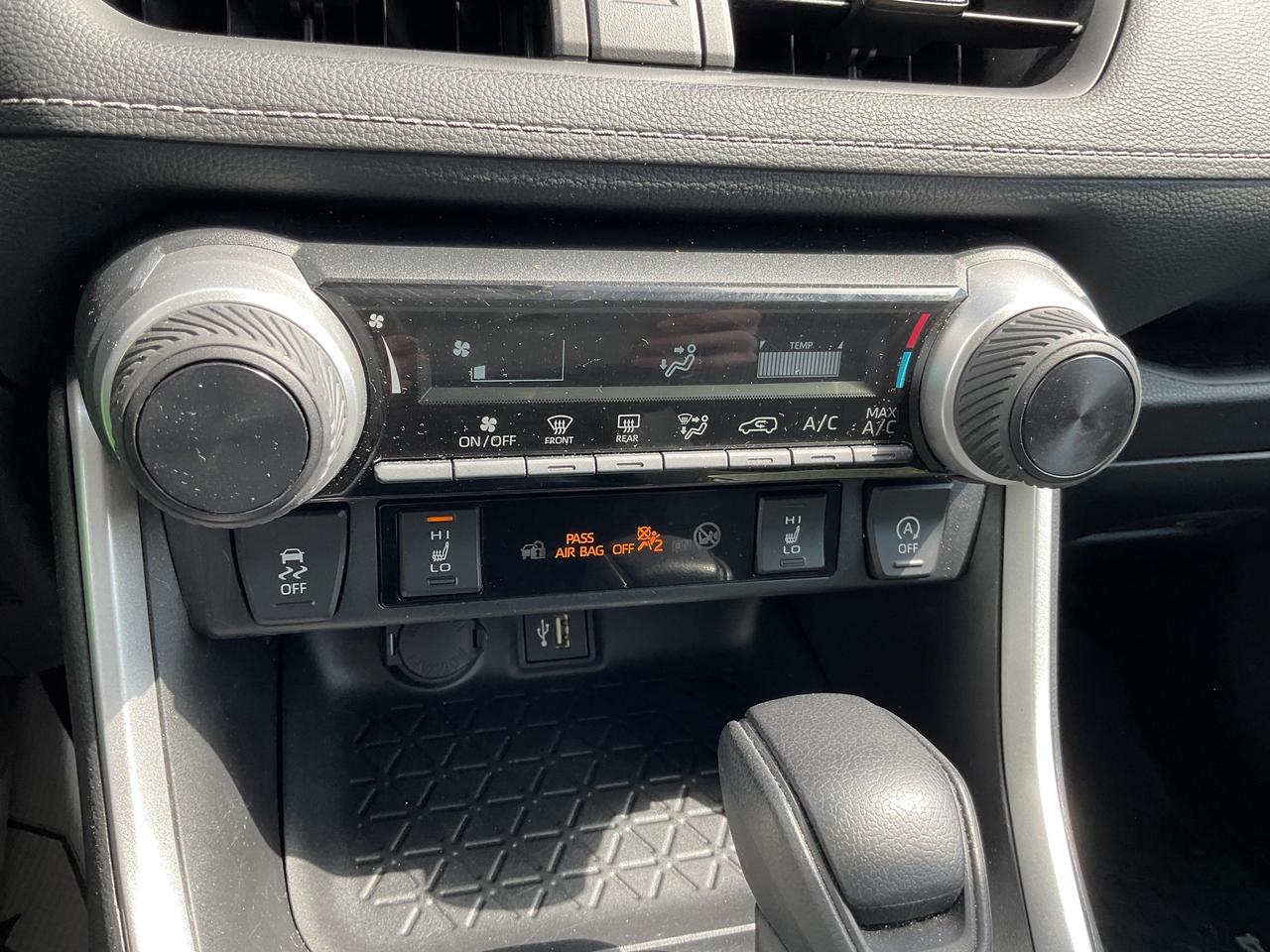 2024 Toyota RAV4 LE 4dr All-wheel Drive Photo