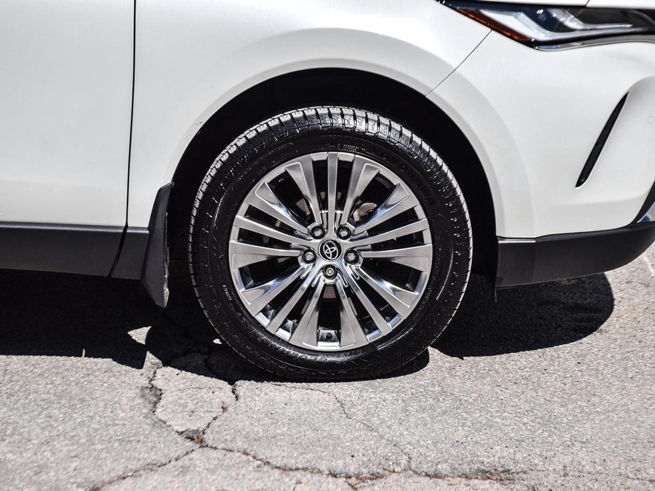 2022 Toyota Venza XLE 4dr All-Wheel Drive Photo3