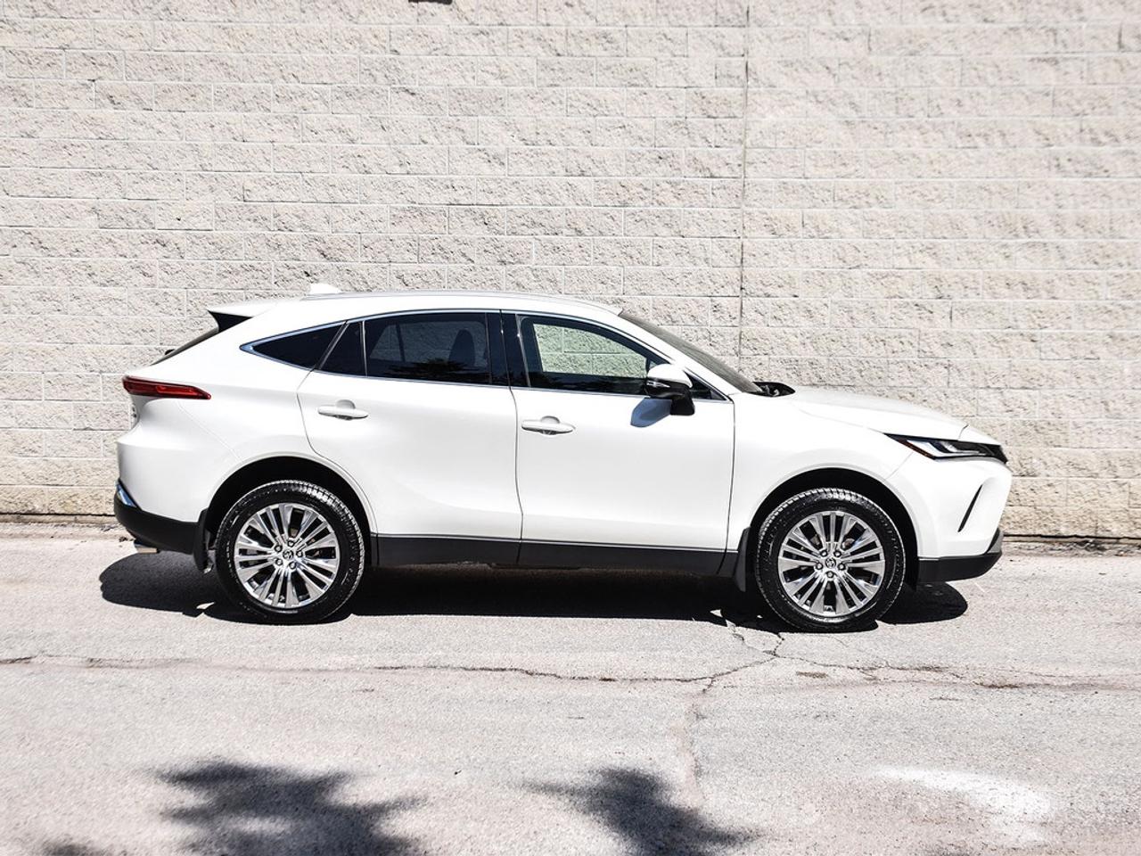 2022 Toyota Venza XLE 4dr All-Wheel Drive Photo2
