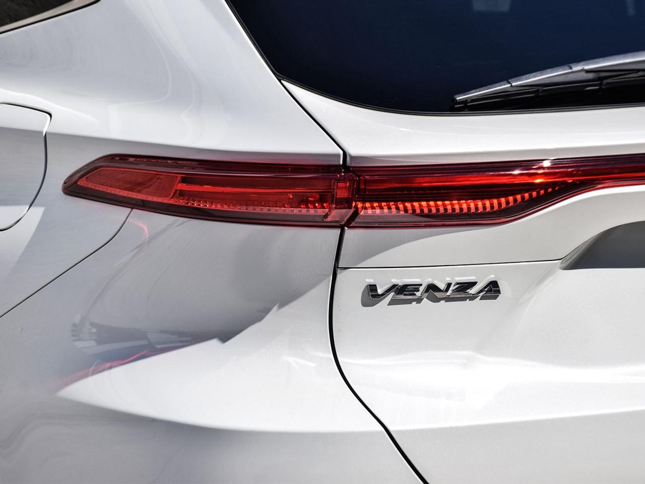 2022 Toyota Venza XLE 4dr All-Wheel Drive Photo