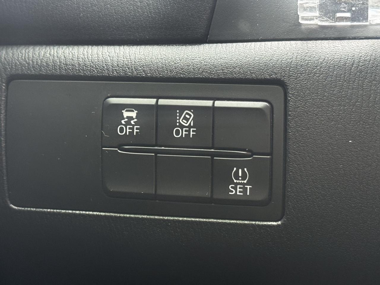 2018 Mazda MAZDA3 GT l Auto l FWD l 2.5L l 4Cyl l Leather l Sunroof Photo