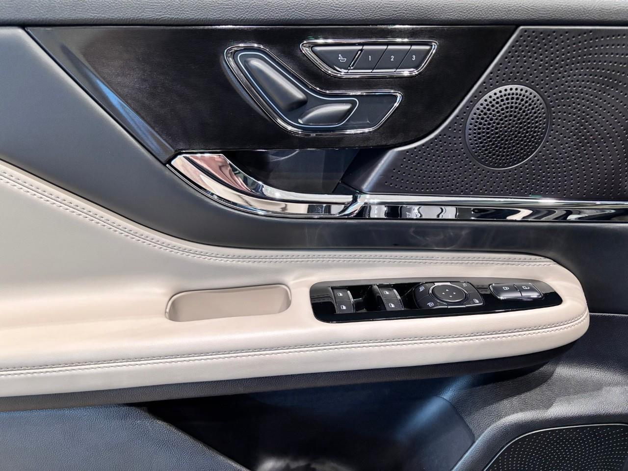 2025 Lincoln Corsair Grand Touring GRAND TOURING - 1 OWNER Photo