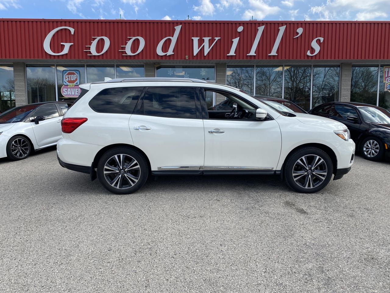 2020 Nissan Pathfinder PLATINUM, LEATHER, CLEAN CARFAX, REMOTE START! Photo0