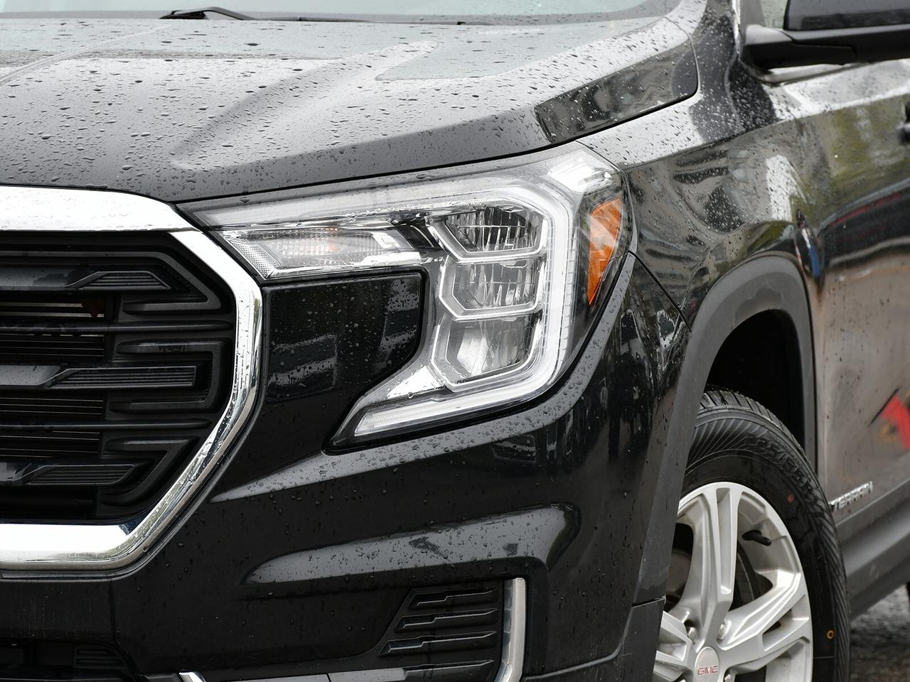 2023 GMC Terrain SLE AWD   FUEL EFFICIENT   GREAT VALUE Photo