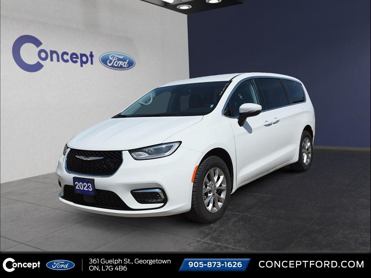 2023 Chrysler Pacifica Loaded   Leather   Power Doors Photo0