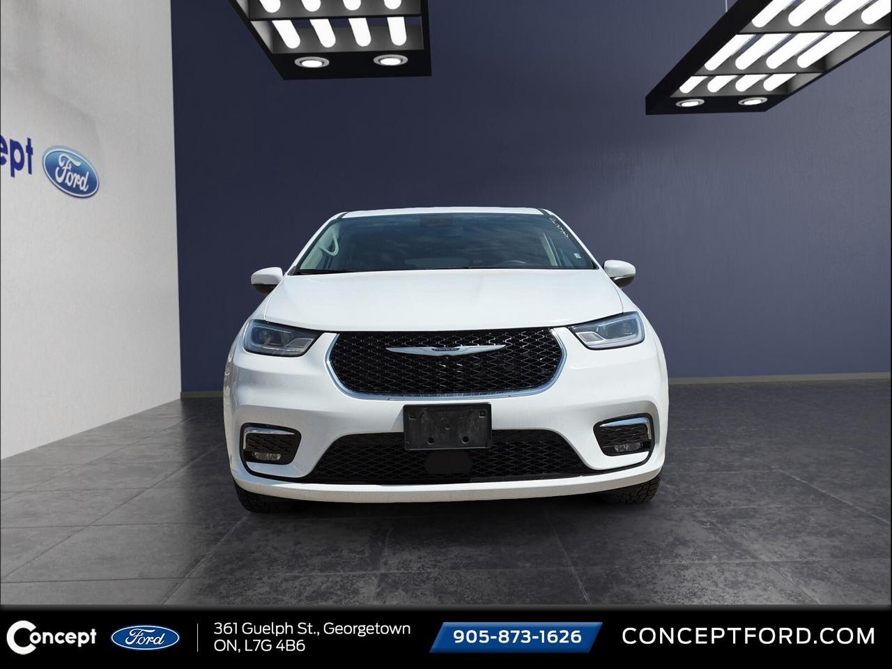 2023 Chrysler Pacifica Loaded   Leather   Power Doors Photo