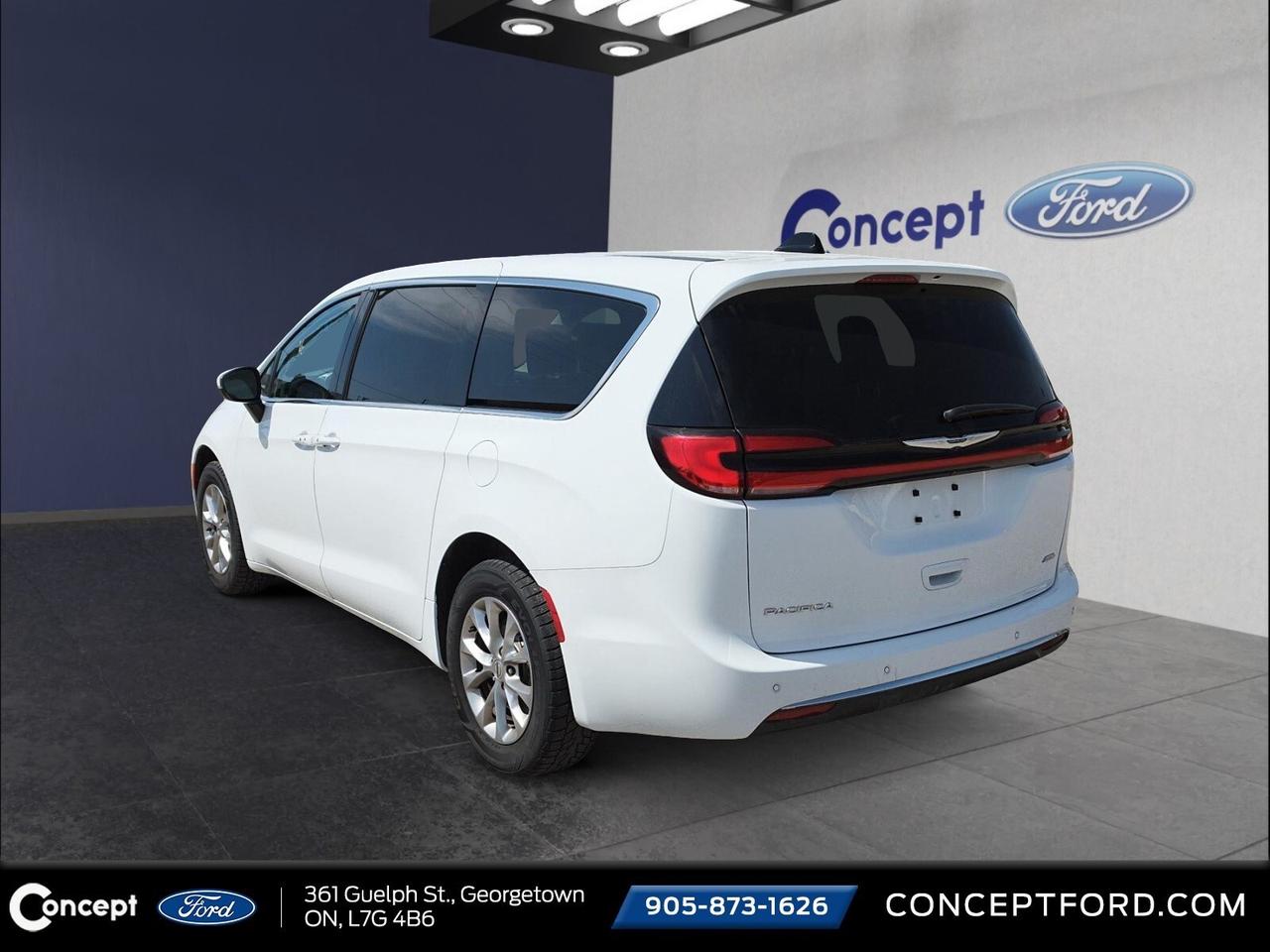 2023 Chrysler Pacifica Loaded   Leather   Power Doors Photo