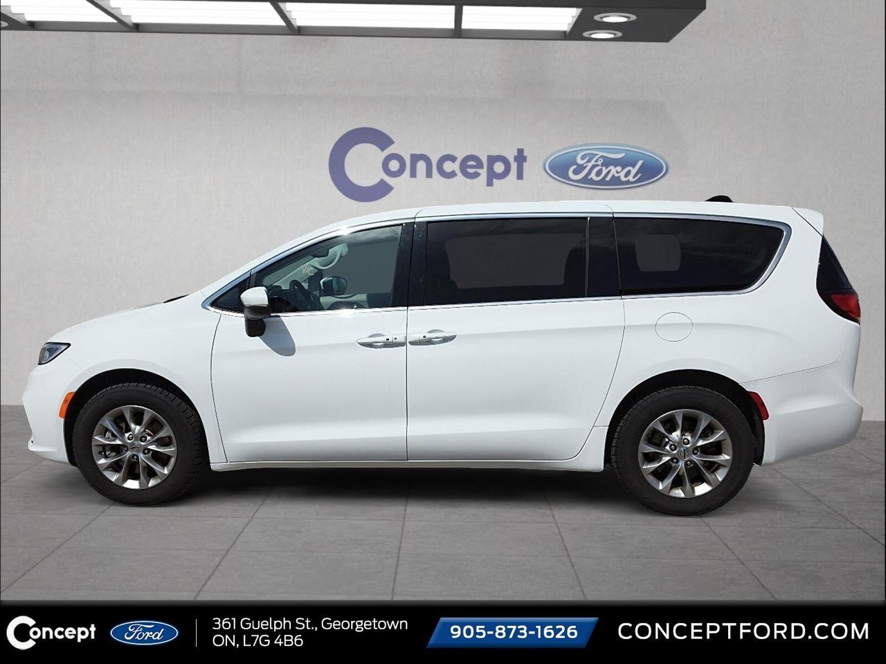 2023 Chrysler Pacifica Loaded   Leather   Power Doors Photo